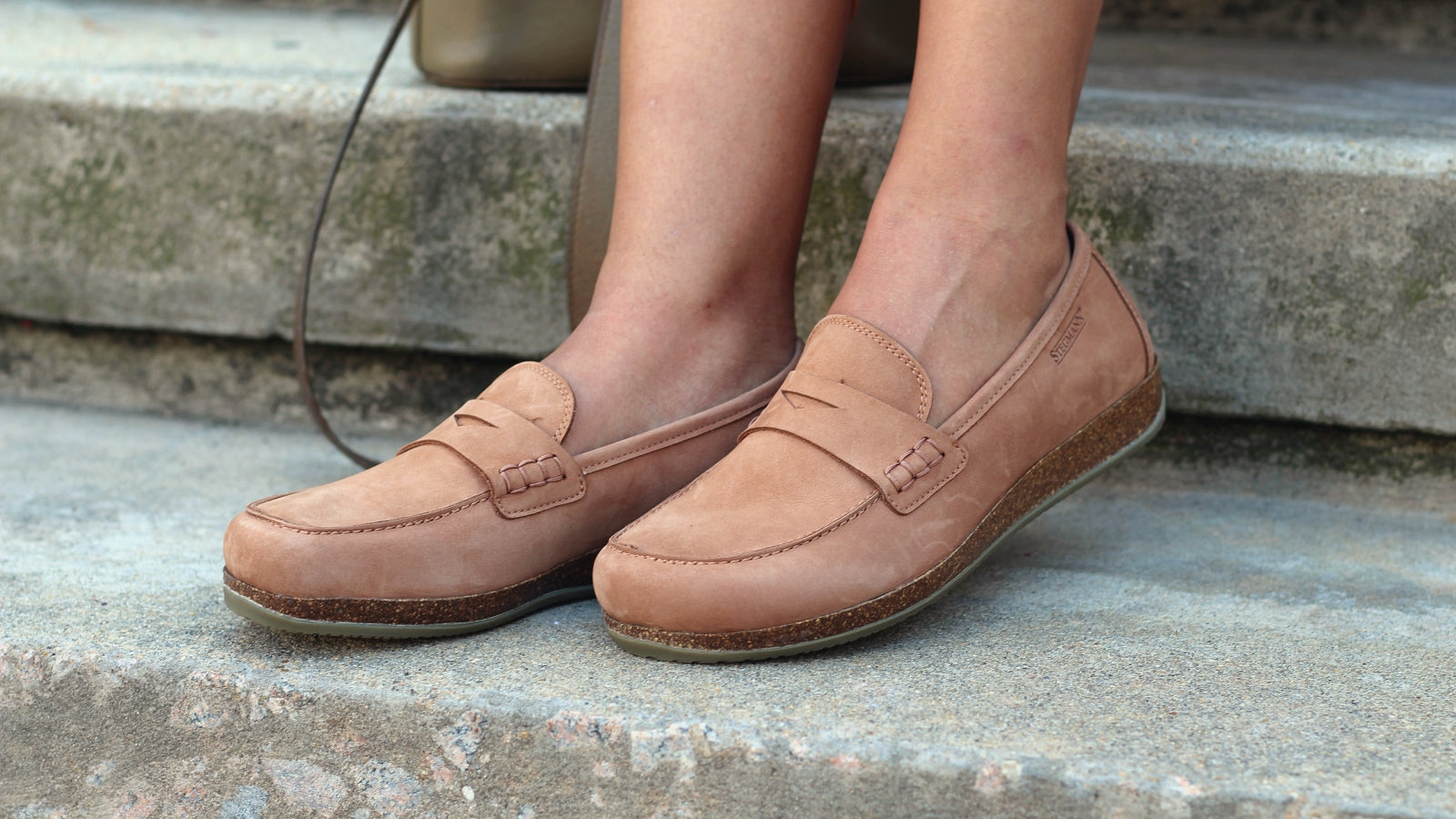 Women's Wide Toe Box Shoes: Comfort That Lets Your Feet Move Naturally – Stegmann Clogs