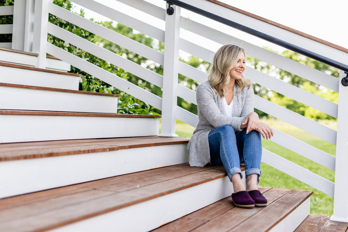 Cons Clogs Are Clogs Good for Your Feet? 5 Facts About Clogs & Your Feet ...