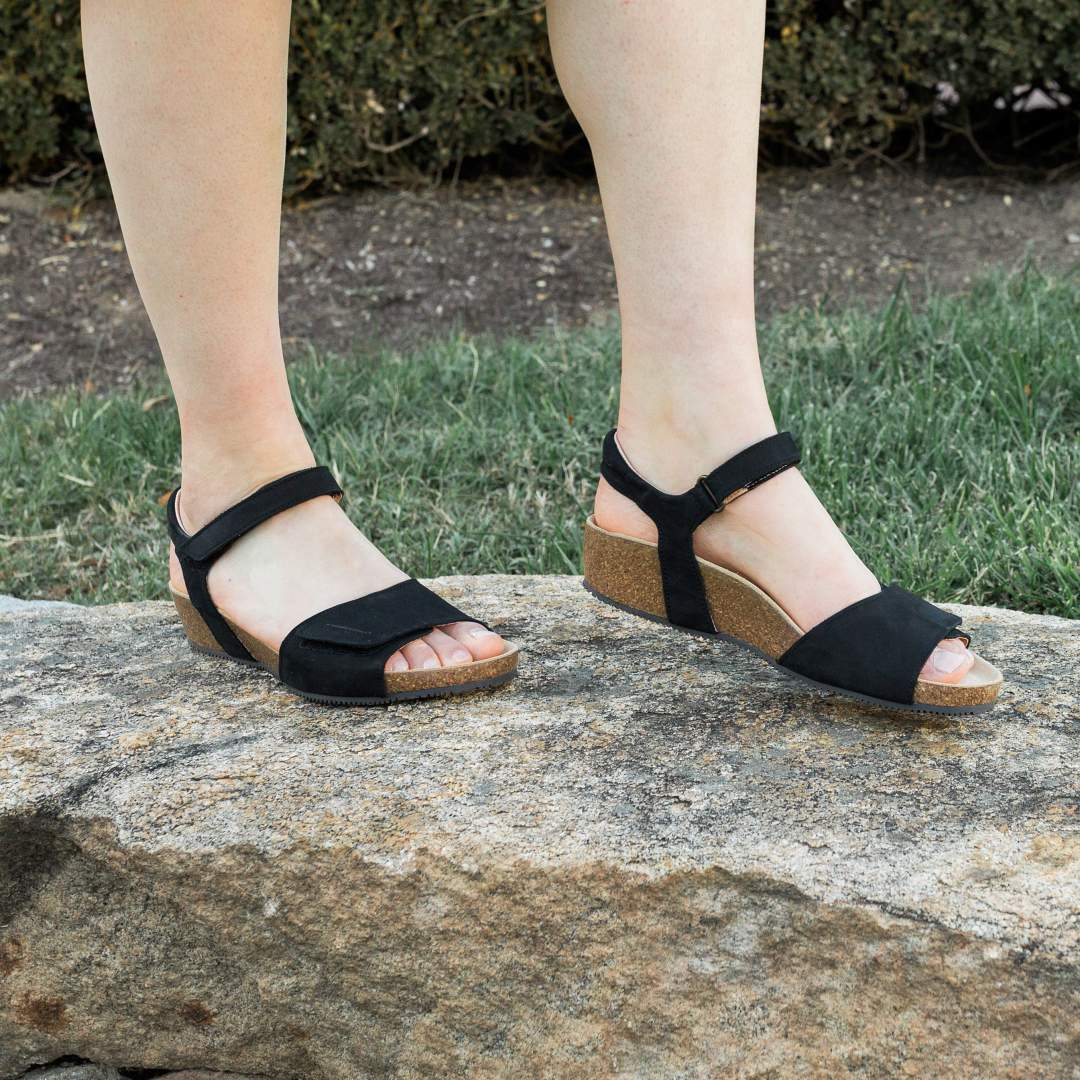 Comfortable Travel Sandals That Support Your Feet, Joints + Summer Adventures