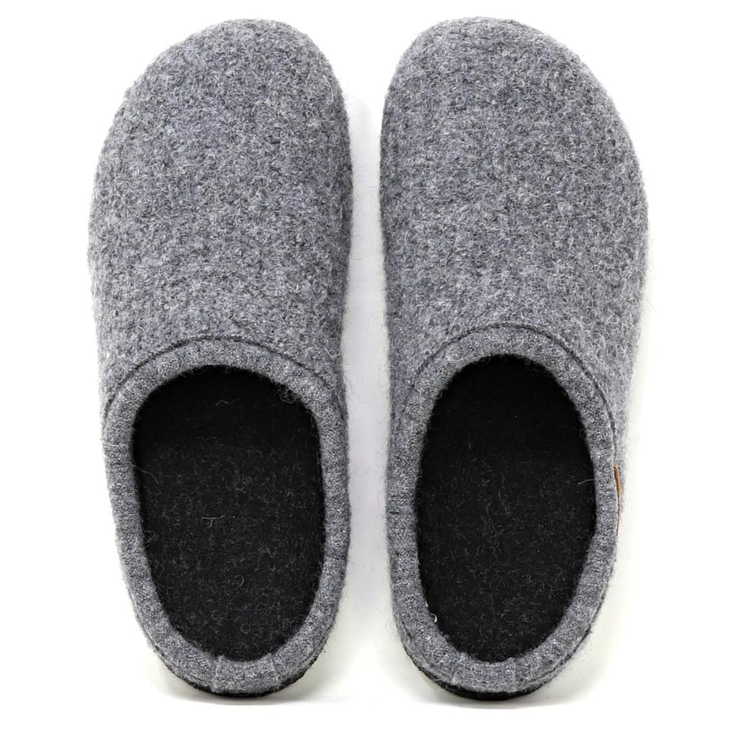 The Men's Alpine Comfort Wool Slipper in gray has black interiors, an anatomically shaped cork insole for comfort, and is shown from above.