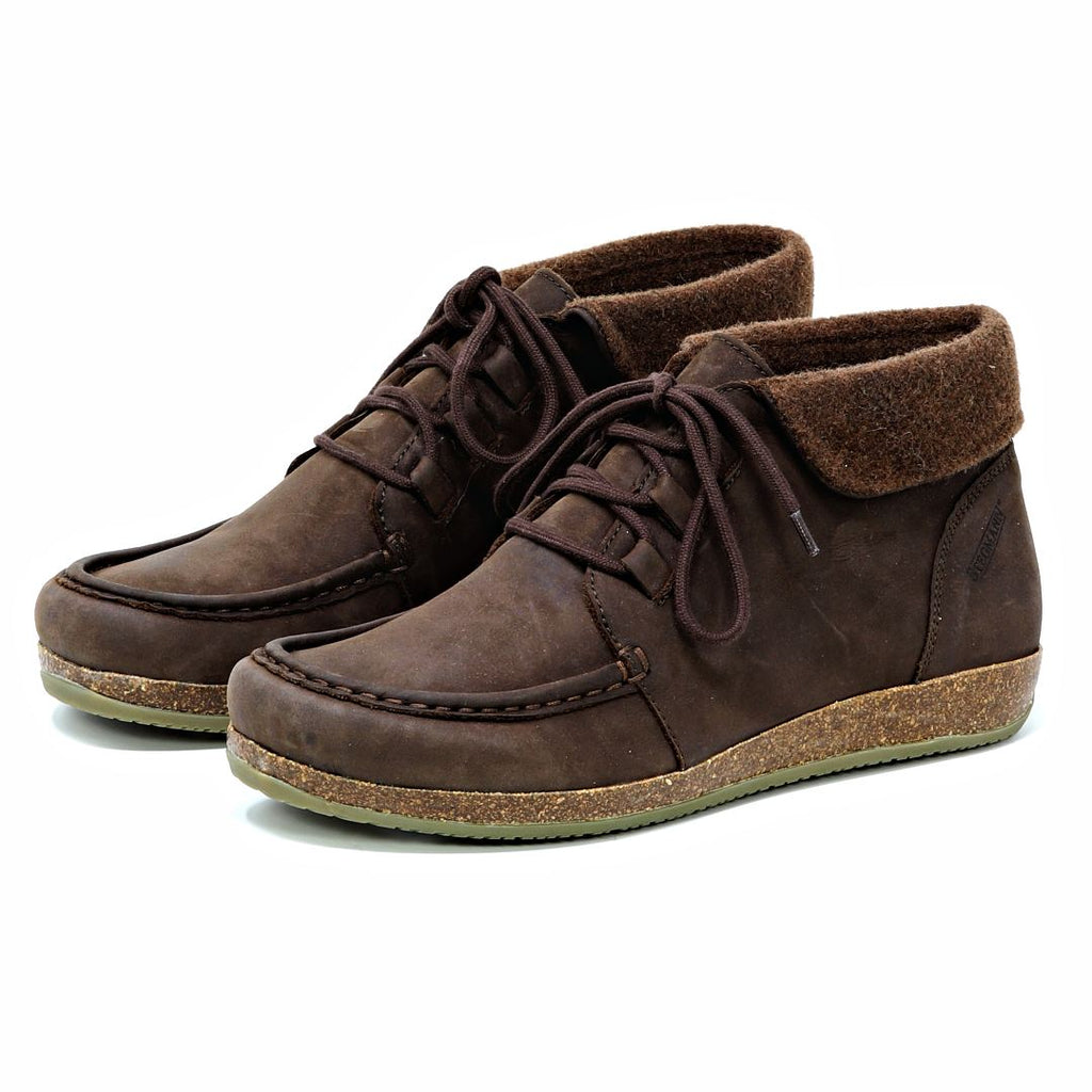 Women's Baden Leather Boot: Crafted from oiled leather, these ankle boots feature laces, a stitched moccasin-style front, cushioned ankle collar, and Ultra Cushion support insole for maximum comfort. The textured sole provides exceptional grip and durability.