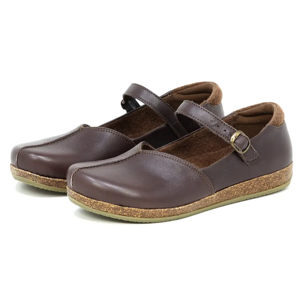 The Women's Eva Leather Mary-Jane shoes combine stylish brown vegetable-tanned leather with adjustable straps, cork soles, and cushioned EVA insoles for ultimate comfort, making these eco-friendly shoes a perfect blend of fashion and sustainability.