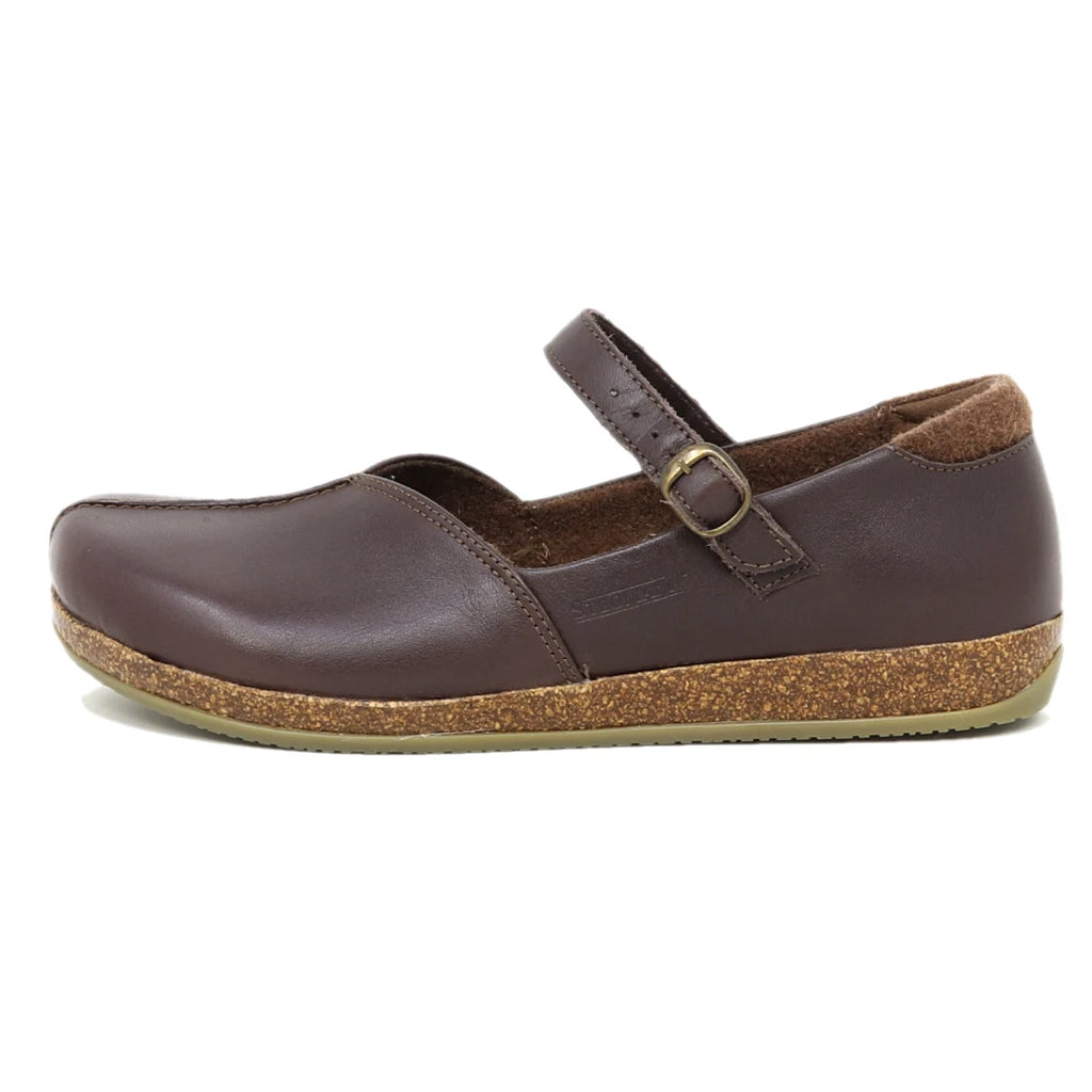 The Women's Eva Leather Mary-Jane features brown vegetable-tanned leather, a buckle strap, a cork sole, and an EVA insole for extra comfort.