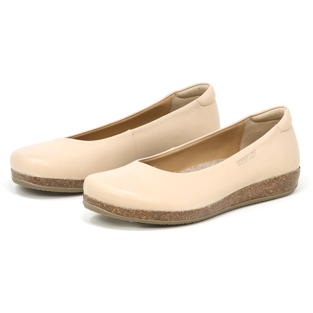 Women's Helene Stretch Leather Ballet Flat Nude / 10.5