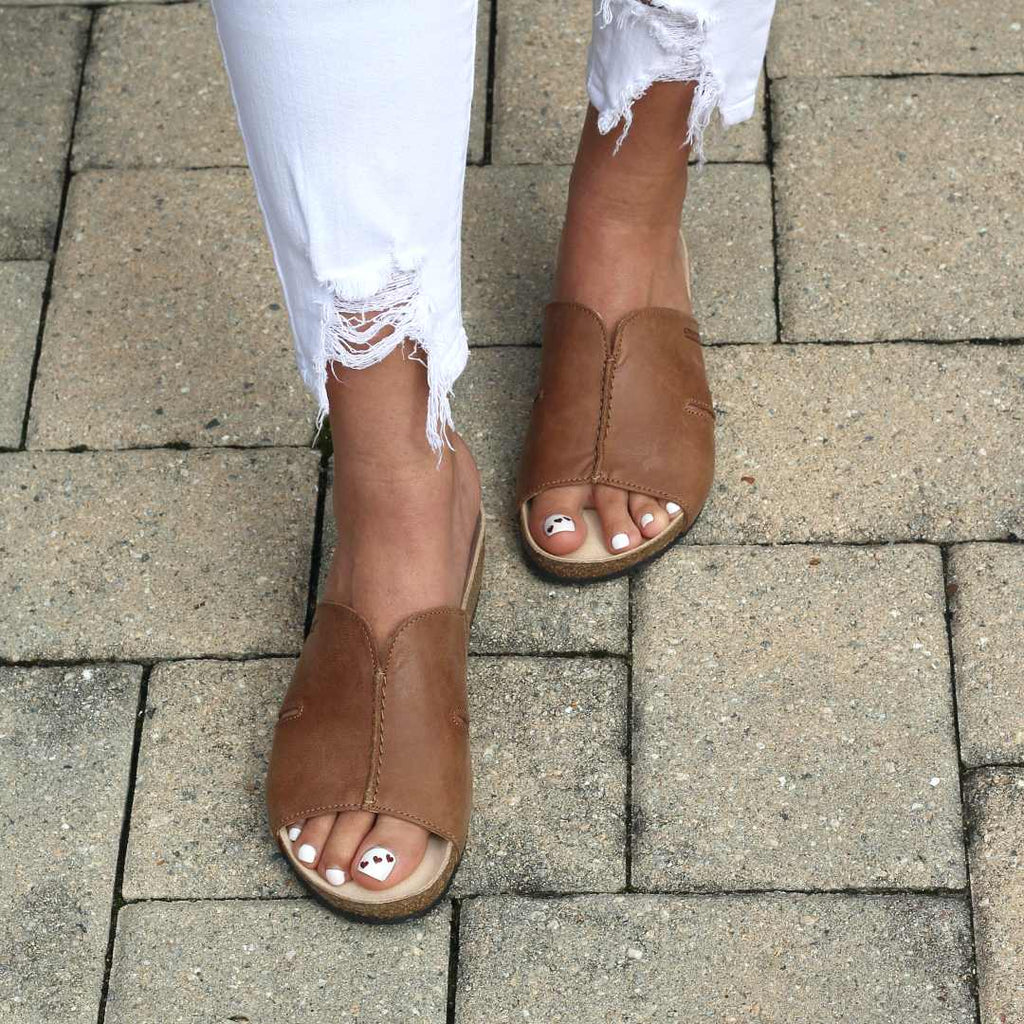 Cute summer sandals with arch support - meet the Layna Wedge