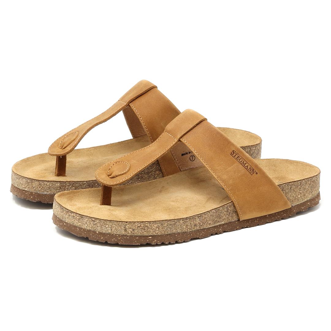Women's Inga Leather Sandal: Brown leather thong sandals with a sustainable cork footbed for ultimate comfort, inspired by the iconic Birkenstock Gizeh design. These sandals provide both style and support with their natural cork soles.