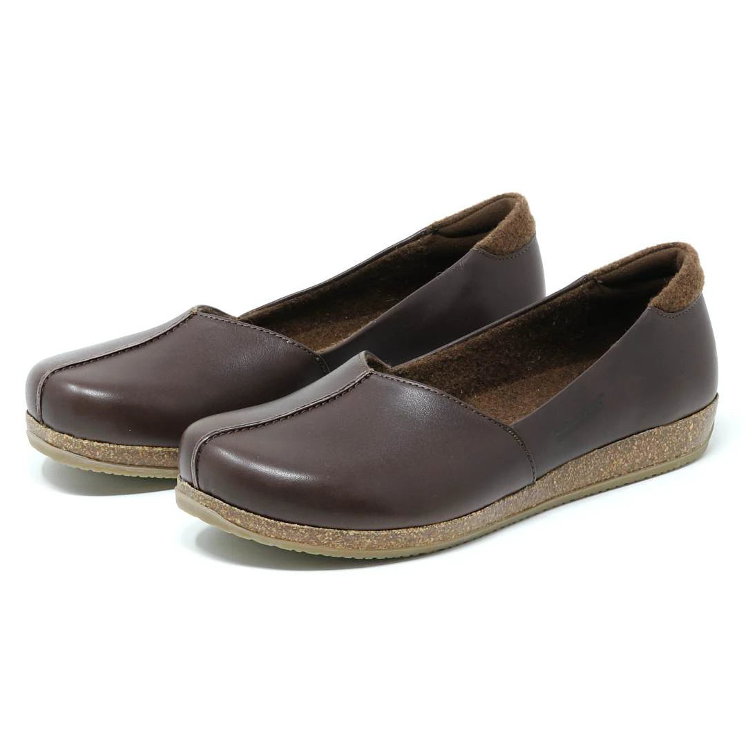 The Women's Liesl Leather Skimmer features a wide toe box, rounded toes, and cork-textured soles, shown on a white background.