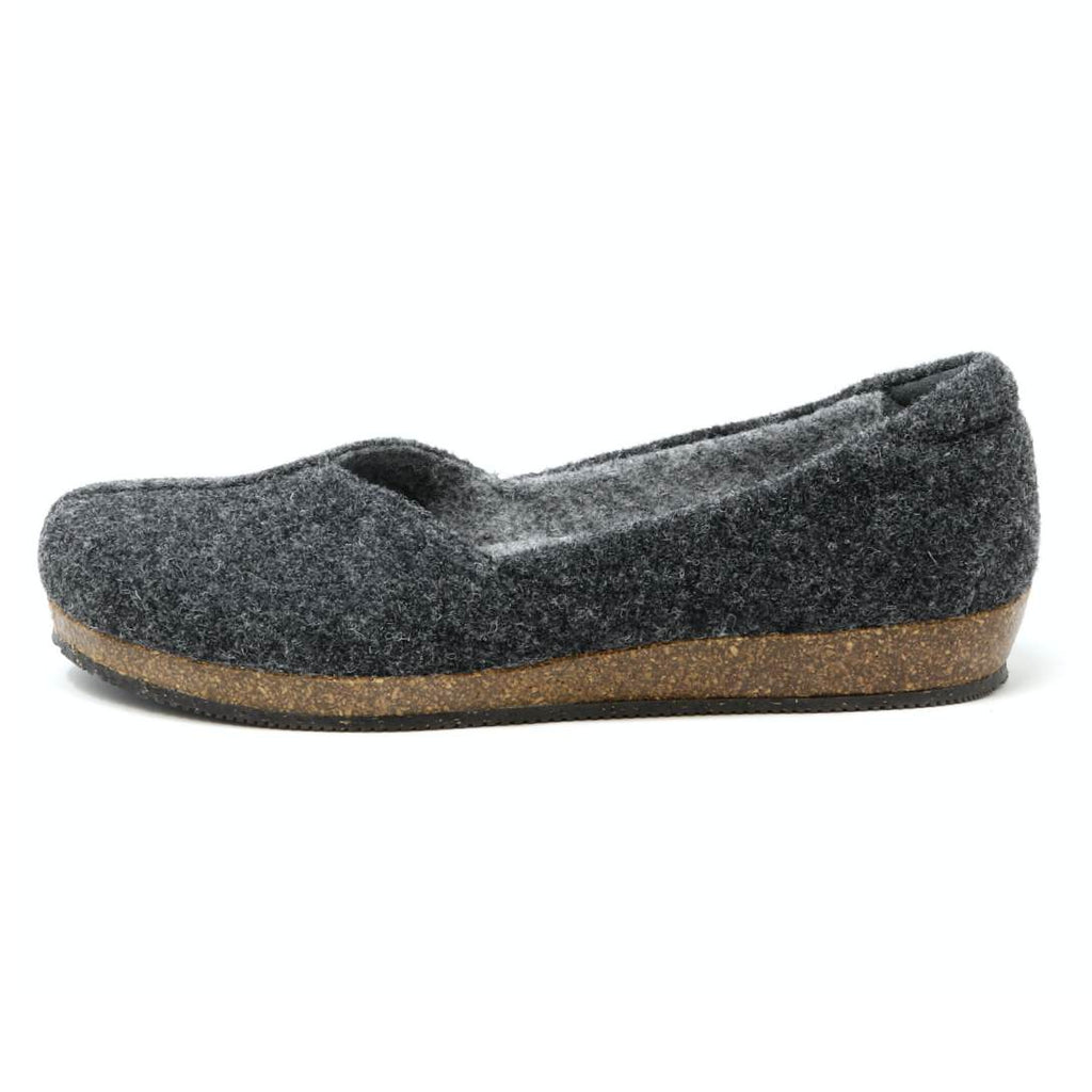The Women's 'Liesl' Wool Skimmer in charcoal features a side profile view of a wool felt slip-on design with an anatomically shaped support cork sole.