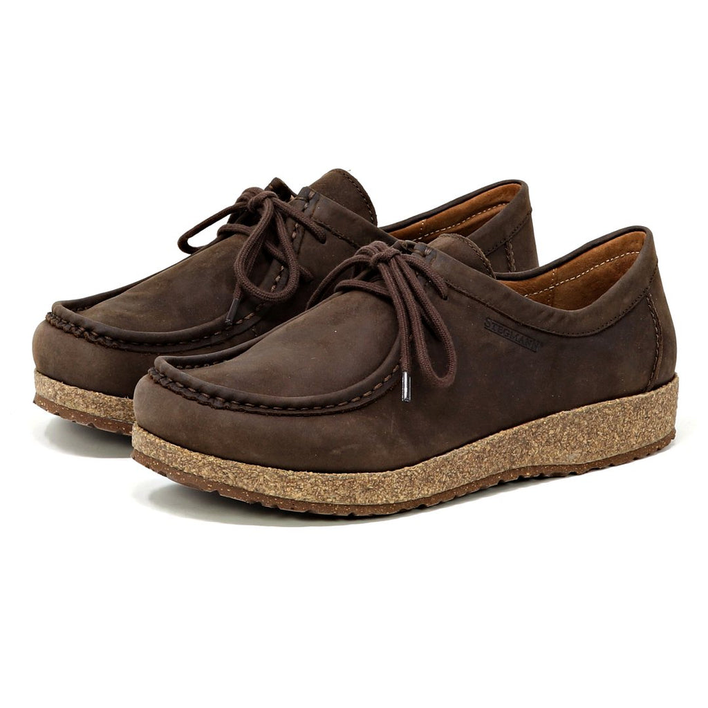 Women's Mainz Leather Moc Shoe: Brown leather moccasin with lace-up design, oiled upper, cork-textured soles for a classic look. UltraComfort footbed ensures all-day comfort.