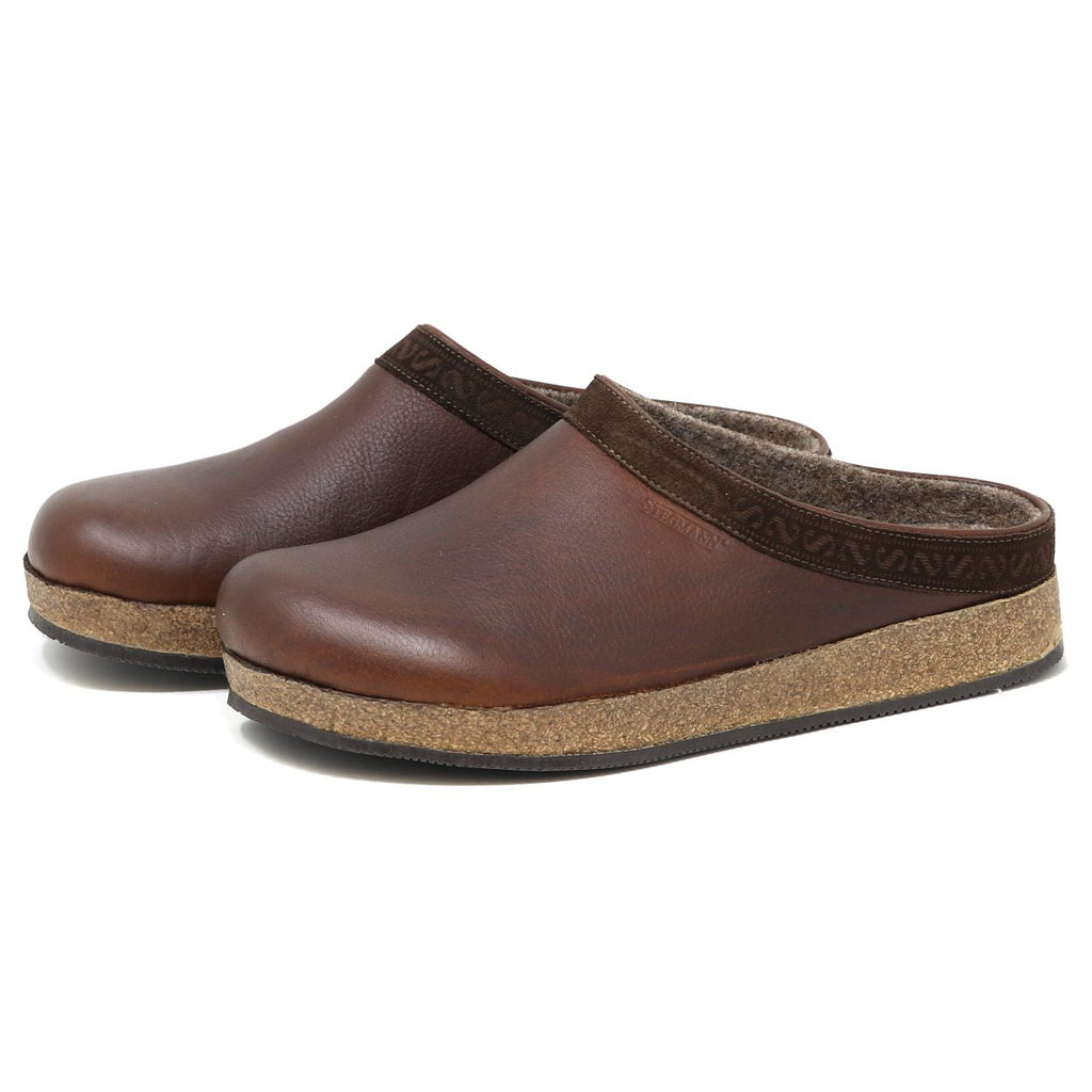 The Men's Graz Leather Clog boasts vegetable-tanned leather uppers, a comfortable wool felt lining, and supportive cork soles.