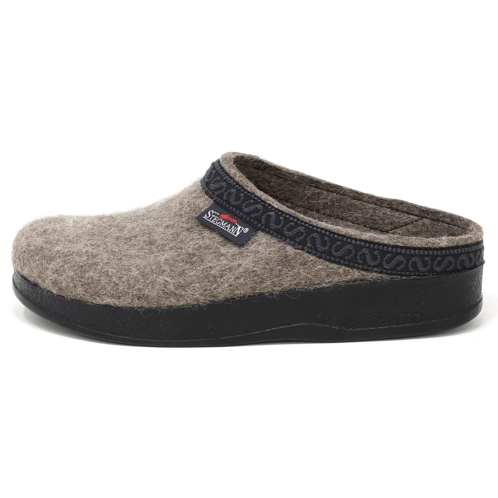 Women’s WoolFlex Wool Clog - Medium in gray merino wool with a black patterned trim and a supportive black sole.