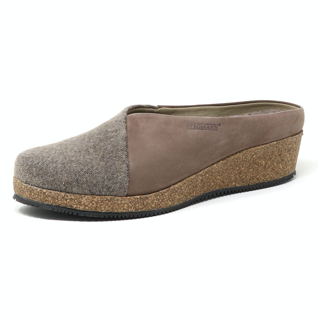 The Women's Elsa Stretch Felt & Nubuck Wedge Mule showcases a stylish brown slip-on design with a cork sole, combining smooth and textured materials, accentuated by a nubuck panel.