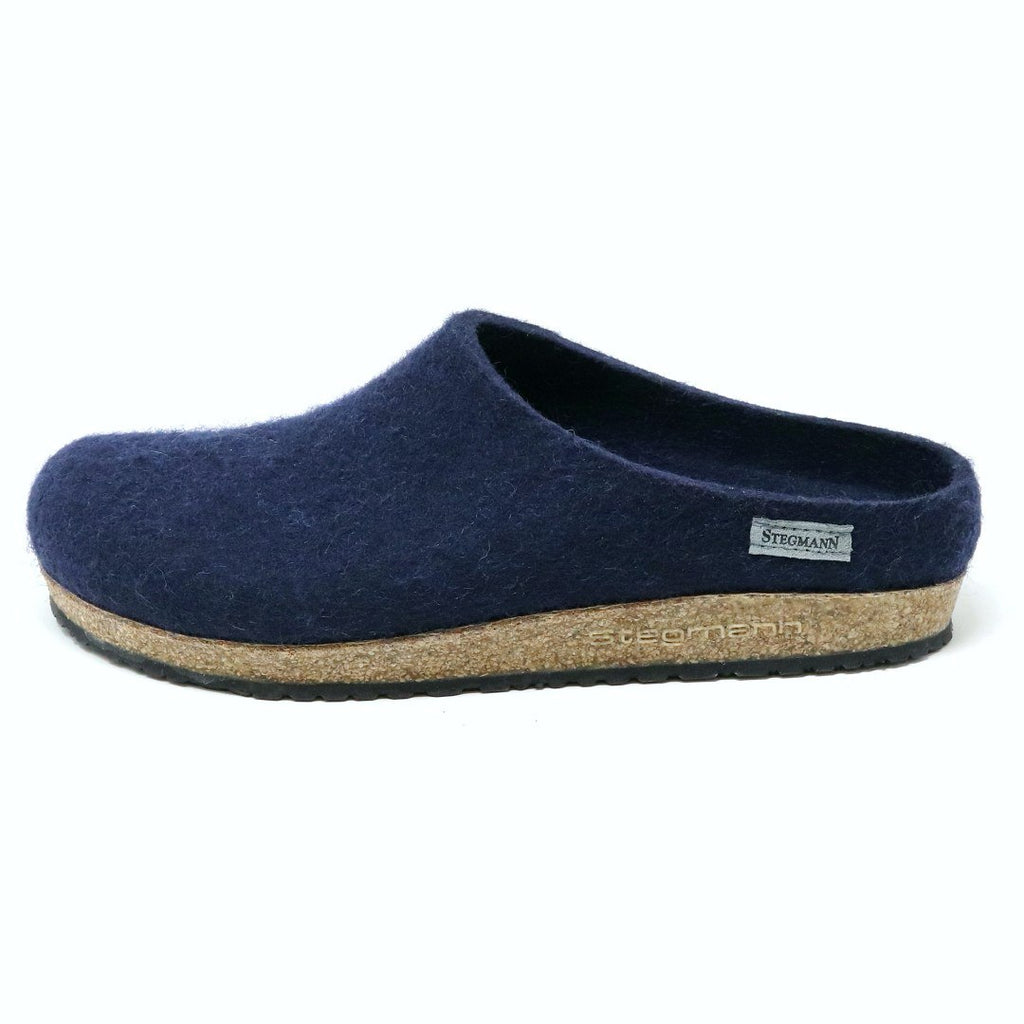 Men's Essenz Wool Clog in dark blue, featuring a cork/latex footbed and a small label on the side, showcased against a white background.