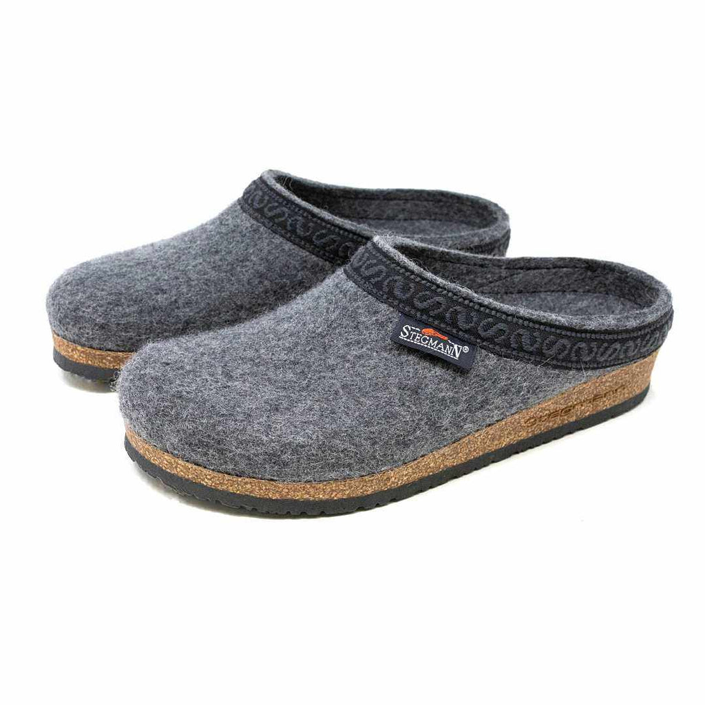 The Women's Original 108 Wool Clog - Medium boasts merino wool felt construction, cork and latex soles, elegant black trim, and a small logo on the side.